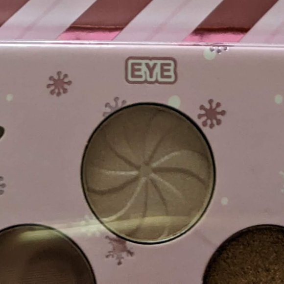 Frosted & Merry Ultimate Face & Eye All Over Palette - Picture 4 of 8